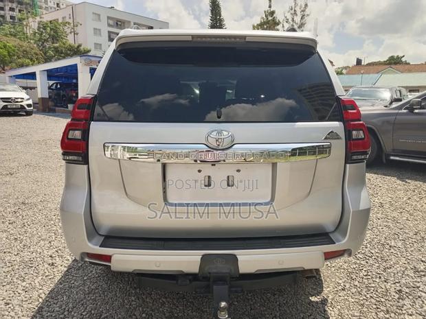 Toyota Land Cruiser Prado 2017 Silver