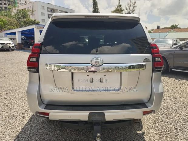 Toyota Land Cruiser Prado 2017 Silver