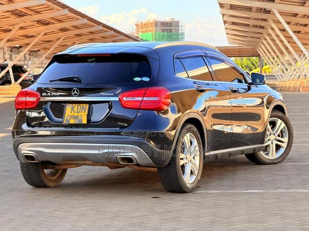 Mercedes-Benz GLA 250 2016 Black