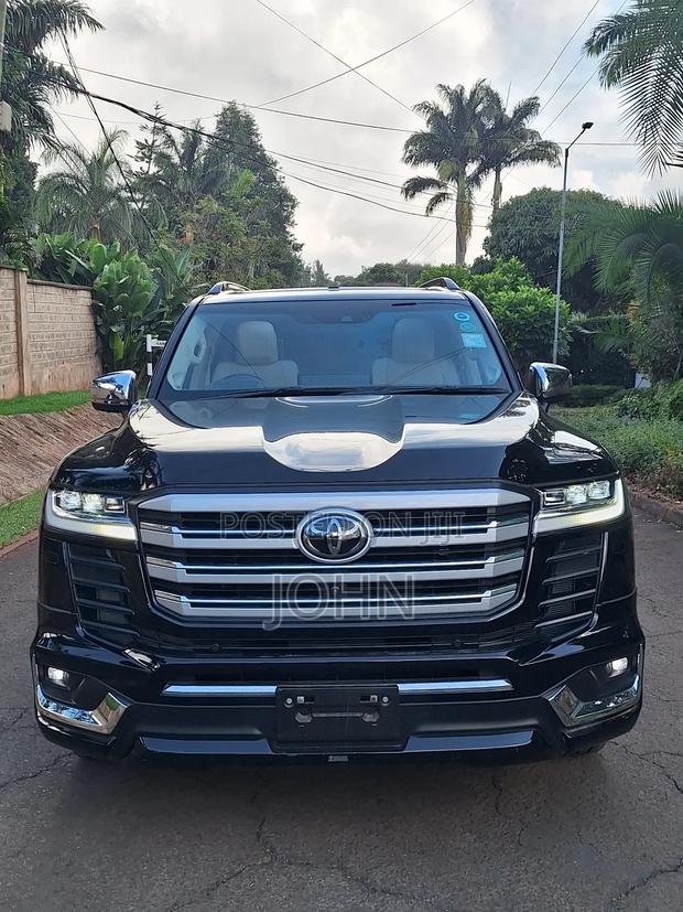 Toyota Land Cruiser LC300 2023 Black