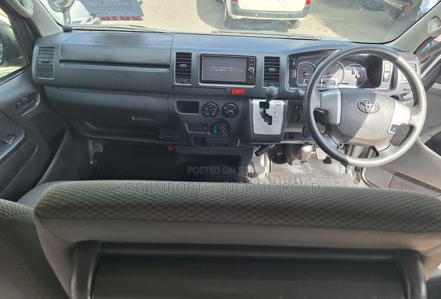 Toyota HiAce 2018 Silver