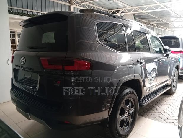 Toyota Land Cruiser LC300 2023 Gray