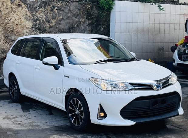 Toyota Corolla Fielder 2018 White