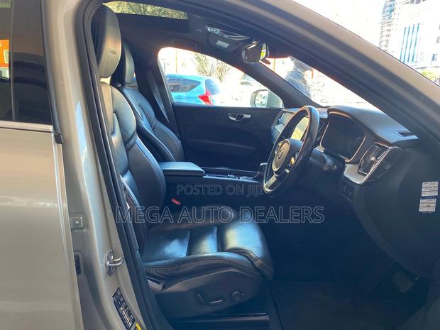 Volvo XC60 2018 Gold