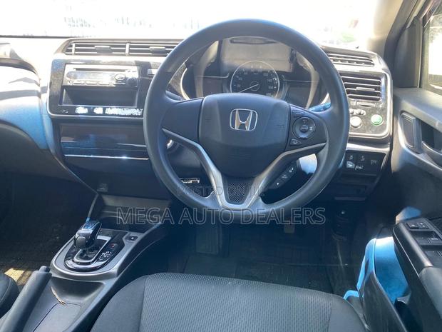 Honda Grace 2018 White