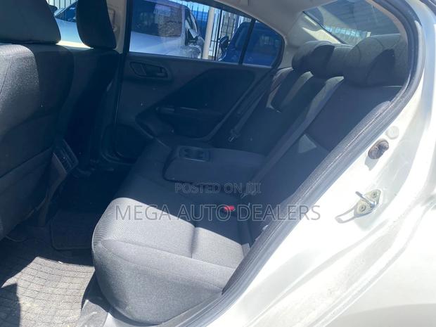 Honda Grace 2018 White