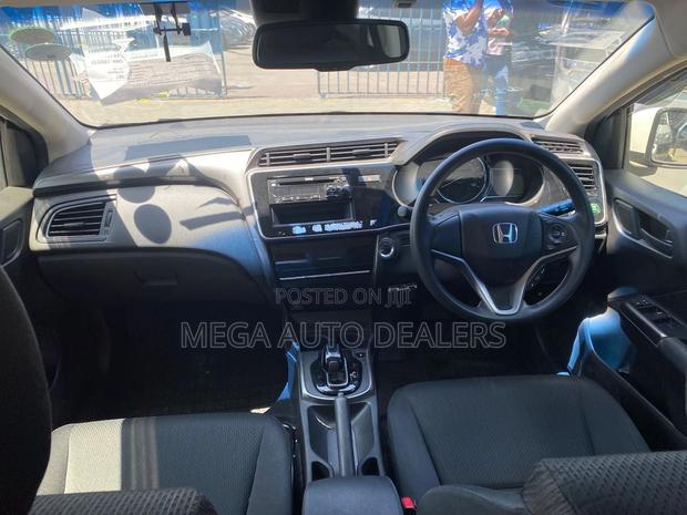 Honda Grace 2018 White