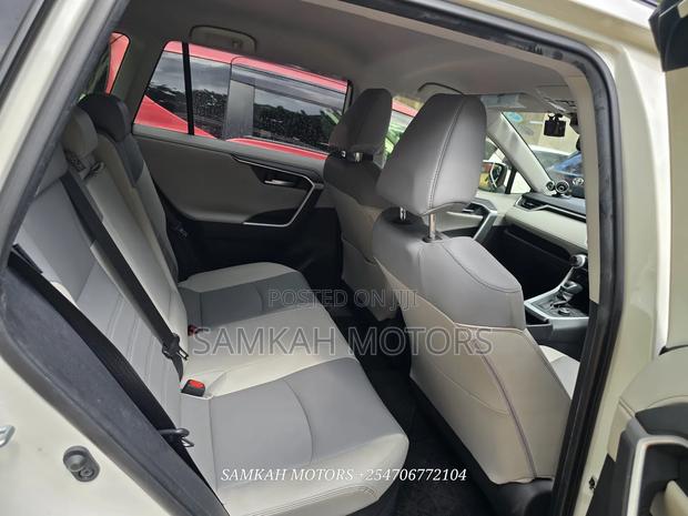 Toyota RAV4 Hybrid 2020 White