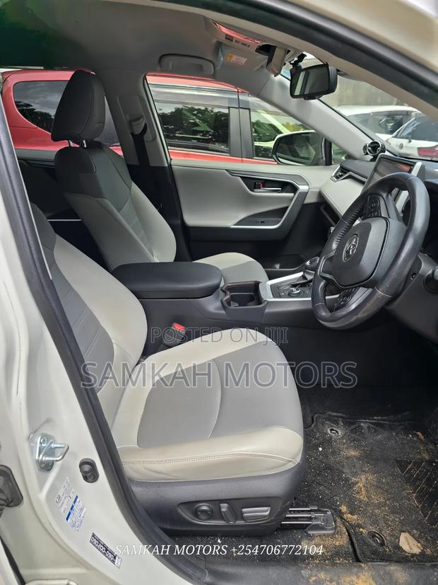 Toyota RAV4 Hybrid 2020 White