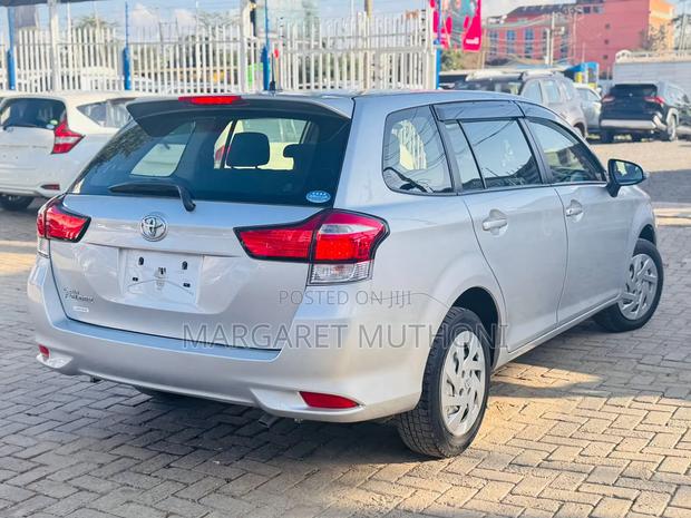 Toyota Corolla Fielder 2018 Silver