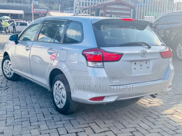 Toyota Corolla Fielder 2018 Silver