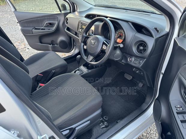 Toyota Vitz 2018 Silver