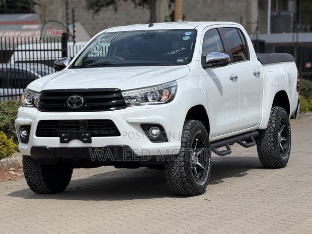 Toyota Hilux 2018 White