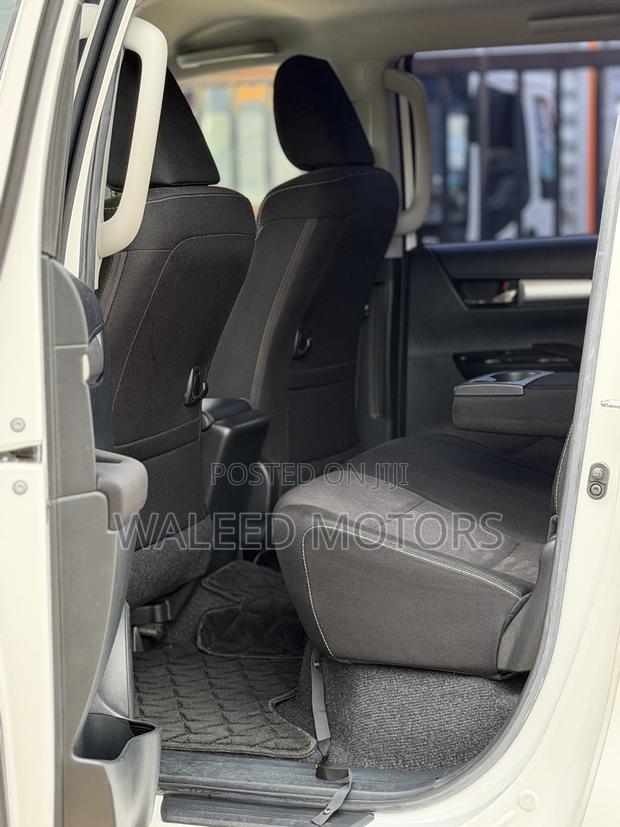 Toyota Hilux 2018 White