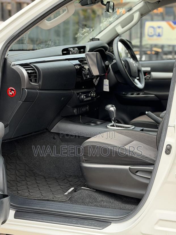 Toyota Hilux 2018 White