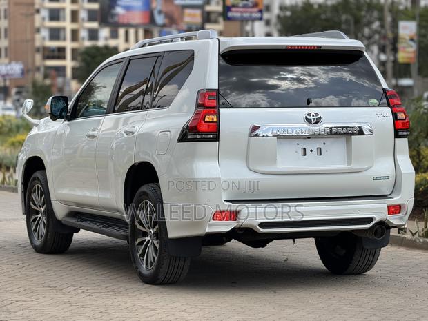 Toyota Land Cruiser Prado 2.8 2019 White