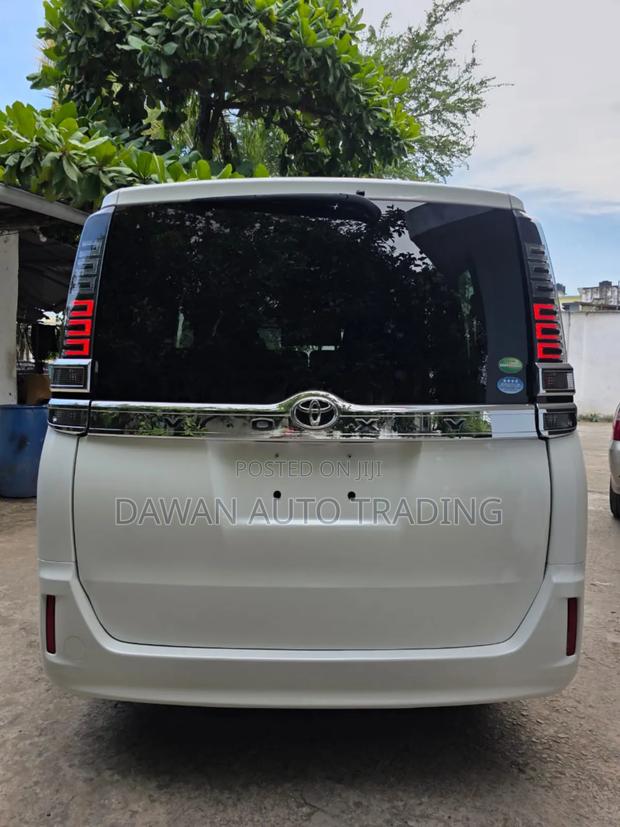 Toyota Voxy 2018 White