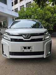 Toyota Voxy 2018 White for sale
