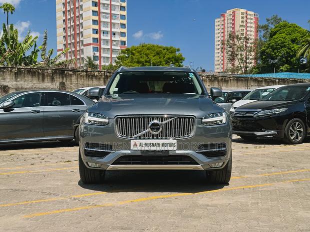 Volvo XC90 T6 Momentum AWD 2018 Gray