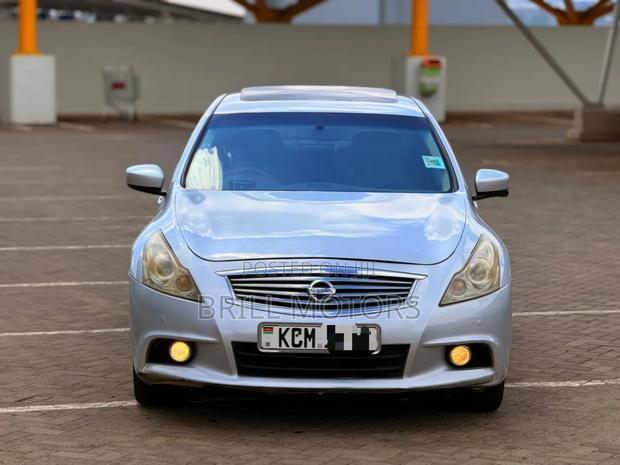 Nissan Skyline 2010 Silver