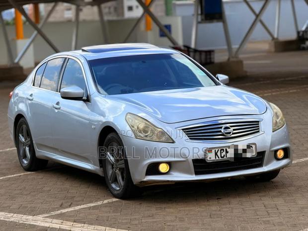 Nissan Skyline 2010 Silver