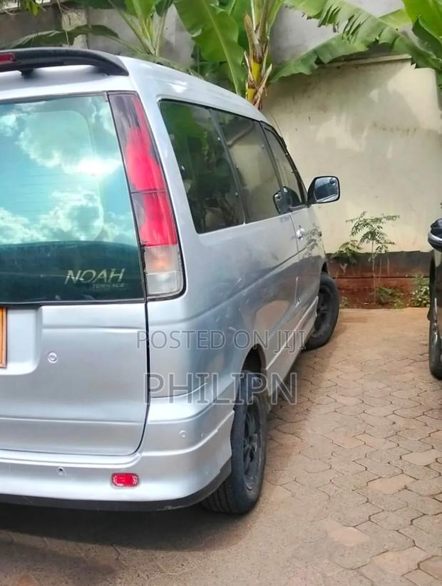 Toyota Noah 2008 Silver