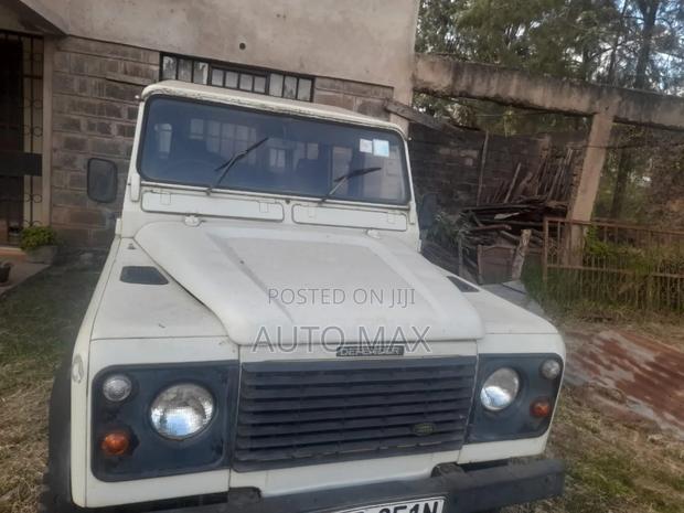 Land Rover Defender 1999 White