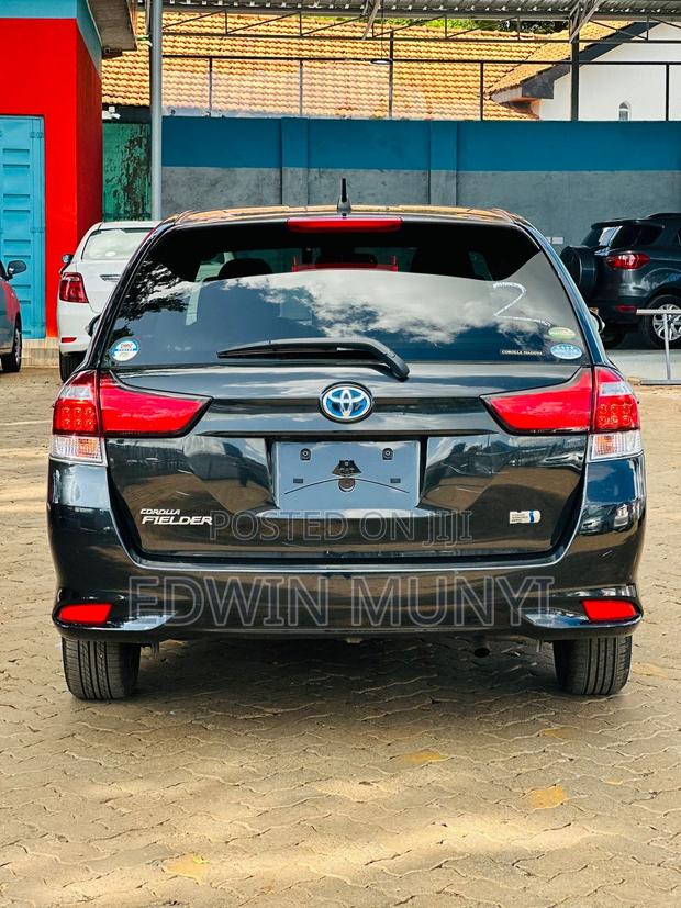 Toyota Corolla Fielder 1.5 Hybrid FWD 2018 Black