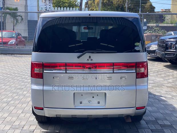 Mitsubishi Delica 2016 Silver