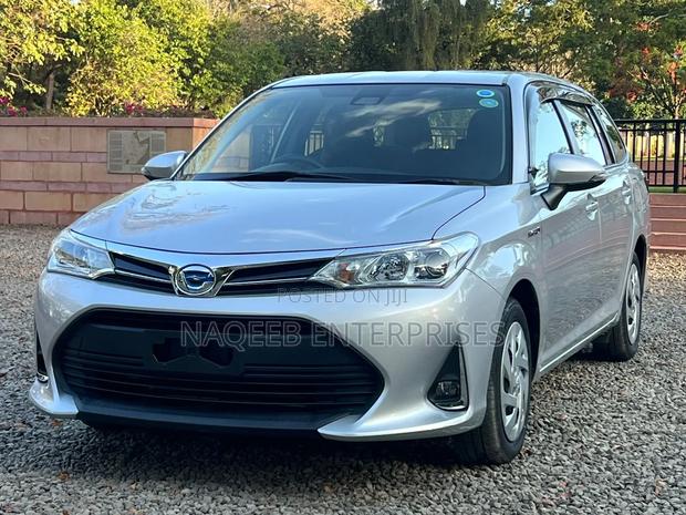 Toyota Corolla Fielder 1.5 Hybrid FWD 2018 Silver