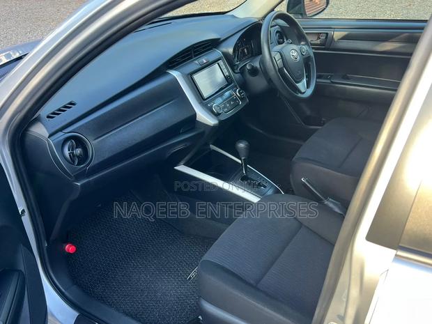 Toyota Corolla Fielder 1.5 Hybrid FWD 2018 Silver