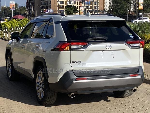 Toyota RAV4 2020 White