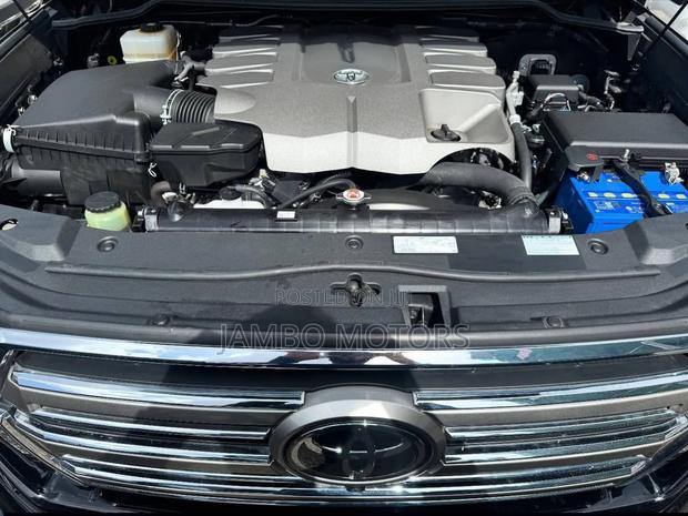 Toyota Land Cruiser 4.6 V8 ZX 2019 Black