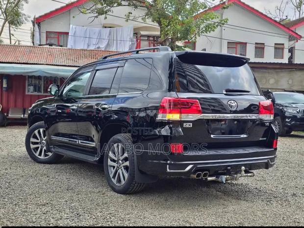 Toyota Land Cruiser 4.6 V8 ZX 2019 Black