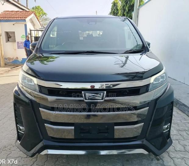 Toyota Noah 2.0 FWD (8 Seater) 2019 White