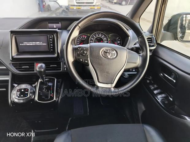 Toyota Noah 2.0 FWD (8 Seater) 2019 White
