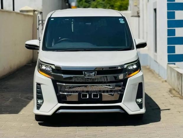 Toyota Noah 2.0 FWD (8 Seater) 2019 White