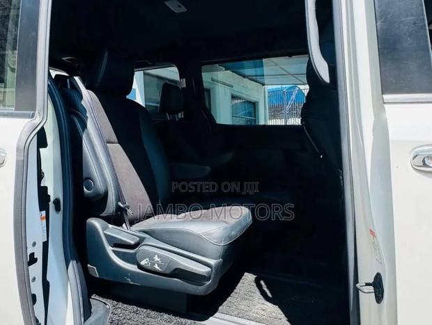 Toyota Noah 2.0 FWD (8 Seater) 2019 White