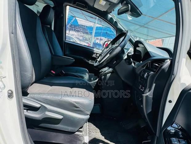 Toyota Noah 2.0 FWD (8 Seater) 2019 White