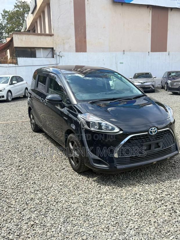 Toyota Sienta 2019 Gray