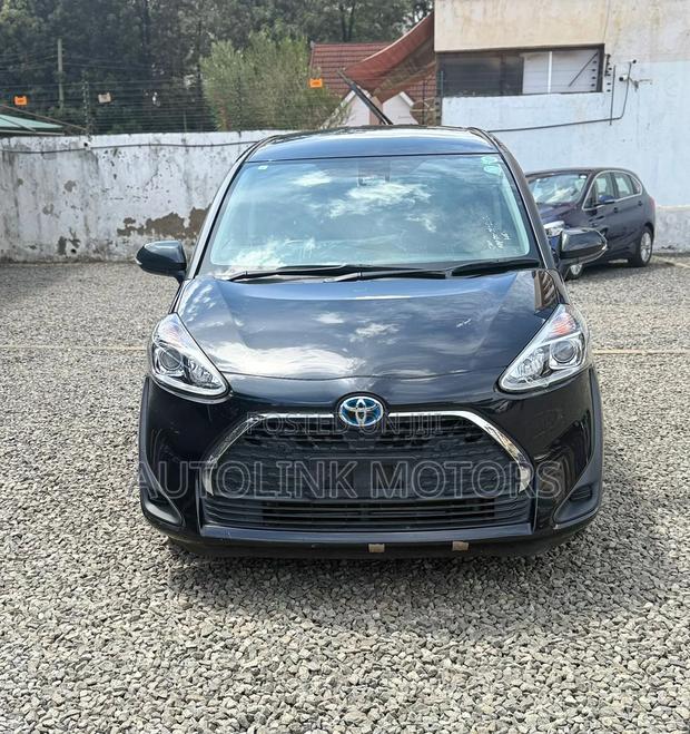 Toyota Sienta 2019 Gray