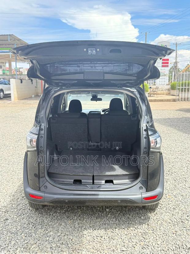 Toyota Sienta 2019 Gray