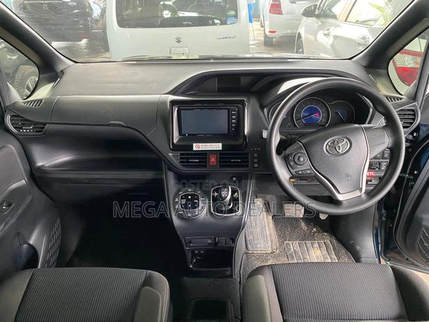 Toyota Voxy 2018 Blue
