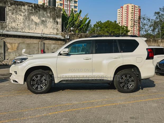 Toyota Land Cruiser Prado 2.7 2019 White