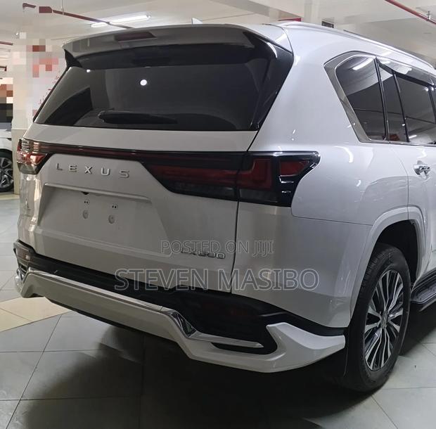 Lexus LX 600 2022 White