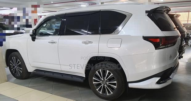 Lexus LX 600 2022 White