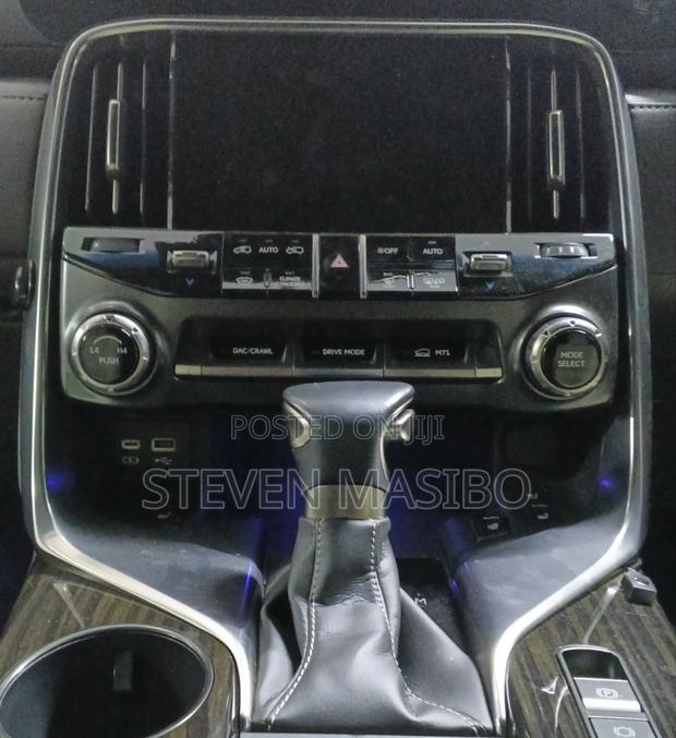 Lexus LX 600 2022 White