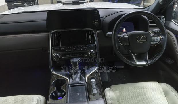 Lexus LX 600 2022 White
