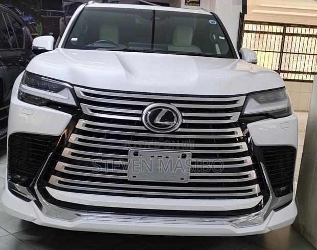 Lexus LX 600 2022 White