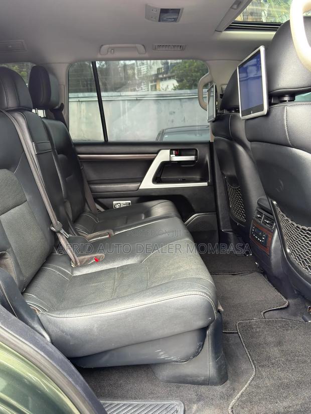 Land Rover Range Rover Velar 2018 Gold